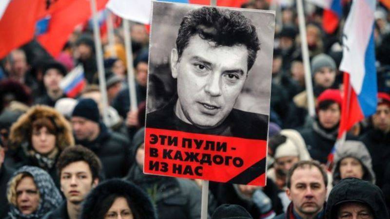 Марш памяти Немцова в Москве собрал более 20 тысяч человек