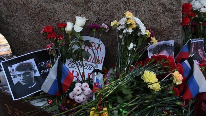 Кононенко считает бредом поднятие украинских флагов на марше памяти Немцова