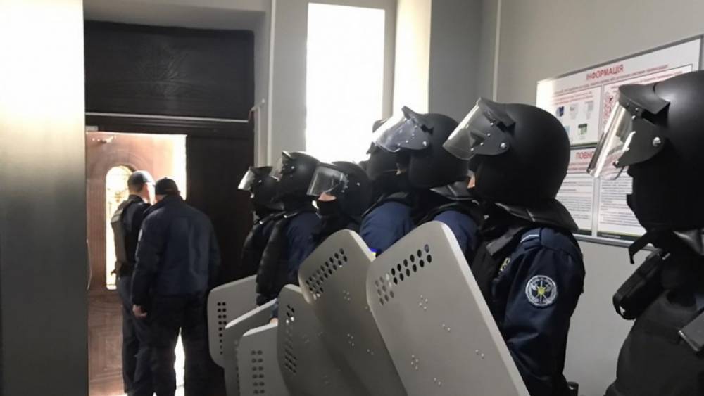Украинские радикалы устроили саботаж в Винницком городском суде