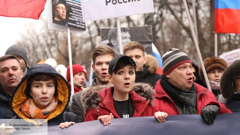 Участники марша Немцова в Петербурге пытались спровоцировать полицию на задержания