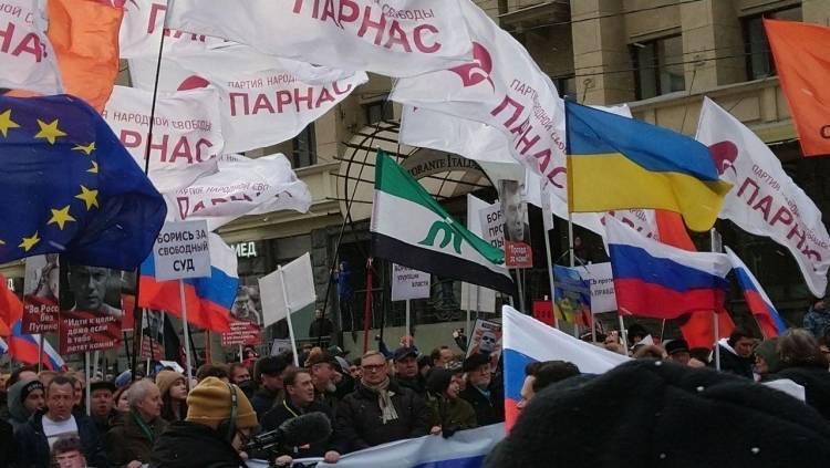 Джаралла связал появление украинских флагов на марше Немцова с ненавистью к России