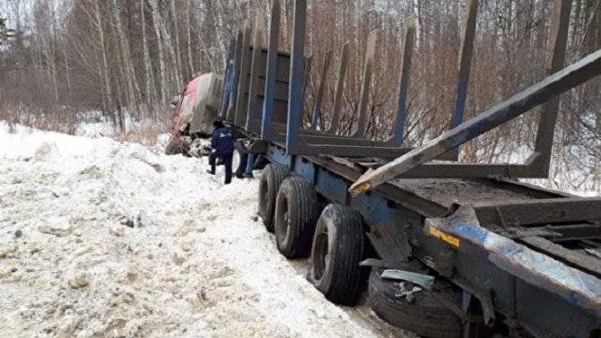 Два человека погибли в ДТП с микроавтобусом в ДТП в Свердловской области