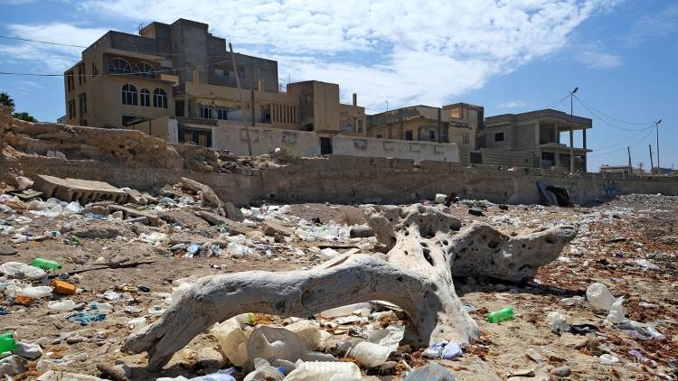 Выпущенный со стороны ПНС Ливии минометный боеприпас попал в здание школы в Триполи