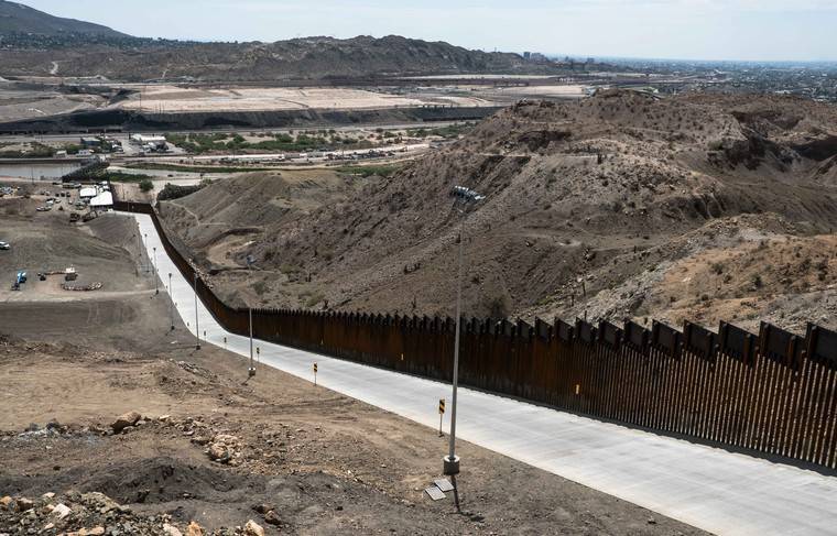 США могут закрыть границу с Мексикой из-за коронавируса