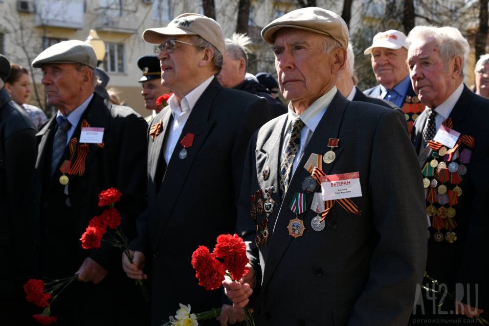 Главы Кемерова и Новокузнецка поздравили ветеранов с 77-й годовщиной победы в Сталинградской битве