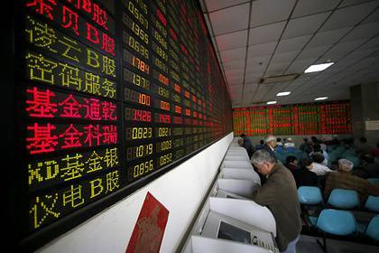 Китайские биржи обвалились на фоне вспышки коронавируса
