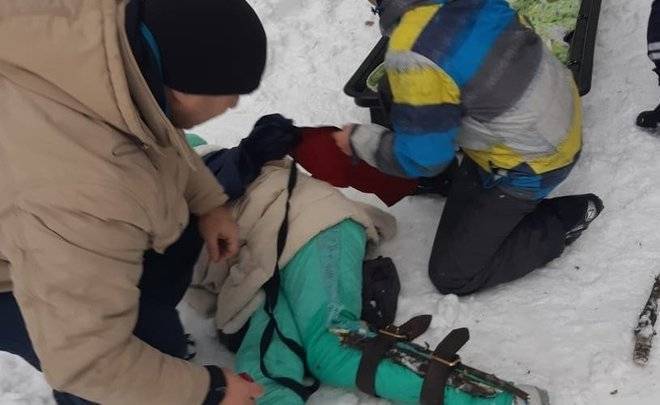 В Казани спасатели вытащили из леса лыжницу со сломанной ногой