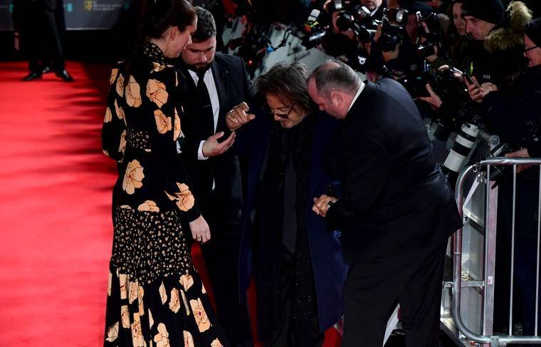 Аль Пачино упал на красной дорожке премии BAFTA