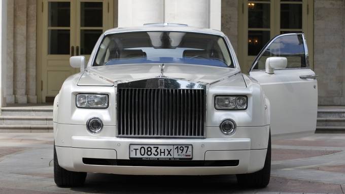 Петербургский суд отпустил водителя Rolls-Royce, избившего активиста "СтопХама"