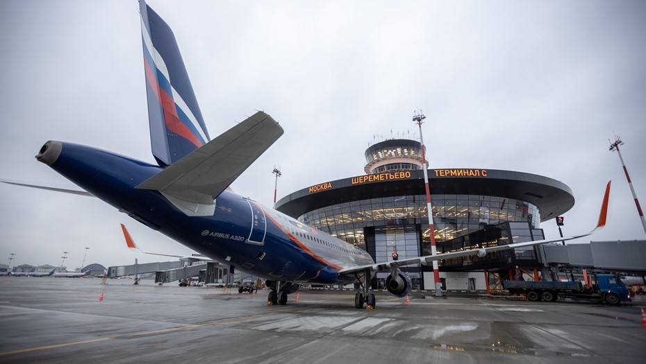 Неизвестные сообщили о бомбах в аэропортах Домодедово и Шереметьево