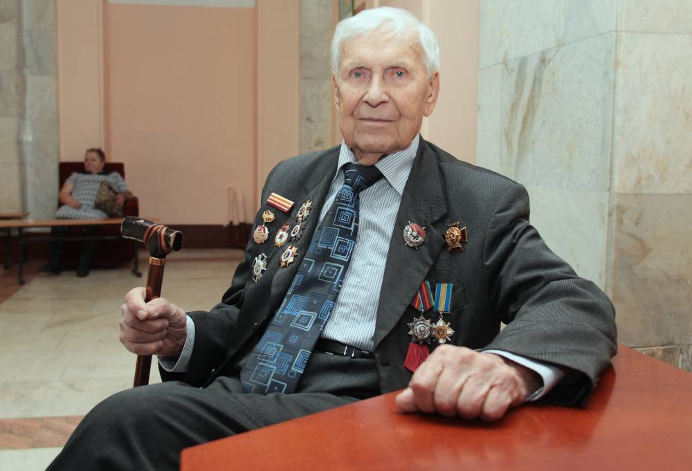 Ветеранам Великой Отечественной войны бесплатно раздадут мобильные телефоны