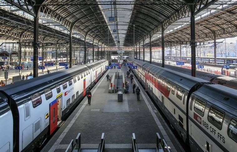 На вокзале в Швейцарии 12 человек пострадали в аварии с поездом