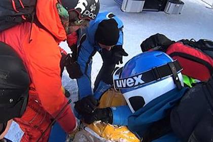 Россиянин на сноуборде упал на пень и пробил легкое