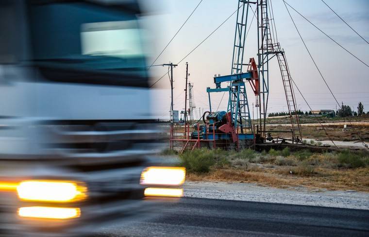 Нефть Brent упала ниже $55 впервые с 2019 года