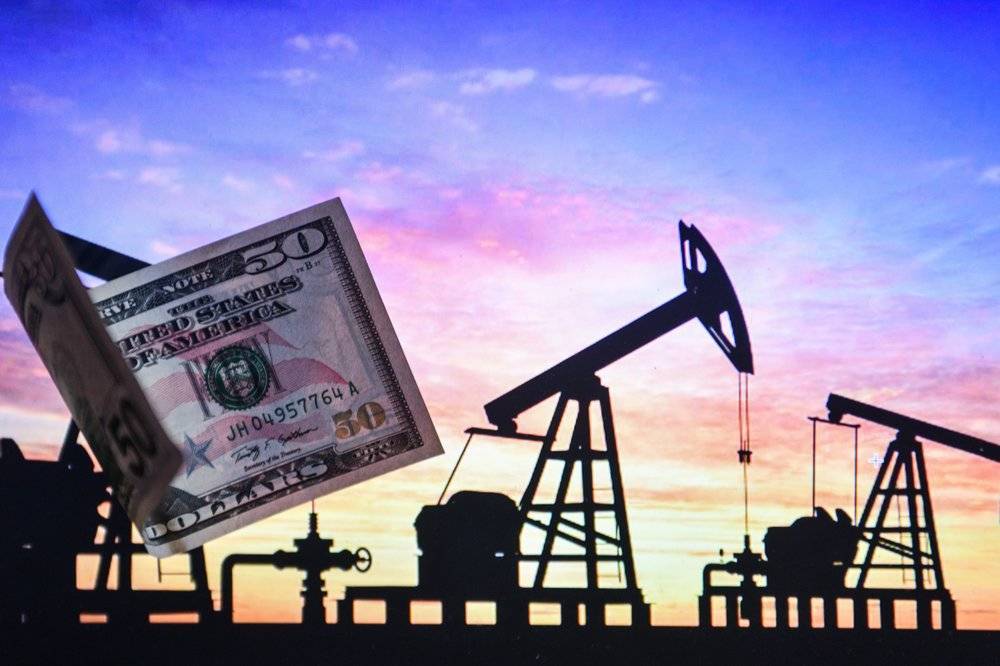 Цена нефти опустилась до минимума с января прошлого года
