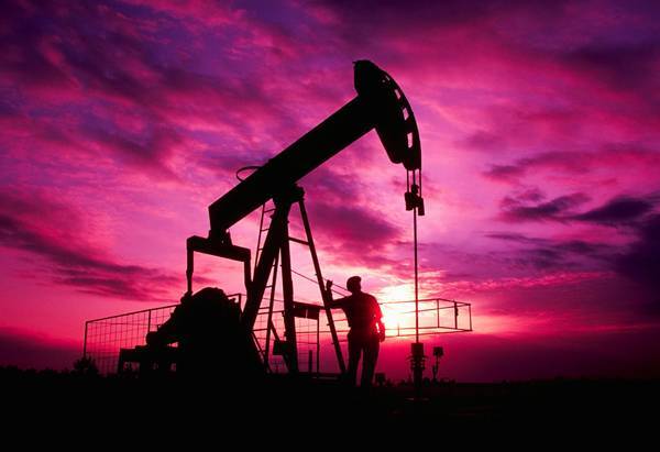 Стоимость нефти марки Brent упала ниже $55