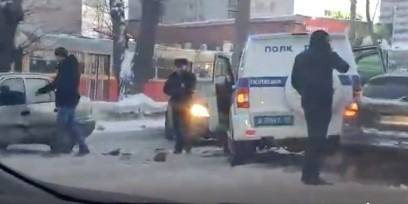 В Екатеринбурге полицейский УАЗ попал в массовое ДТП