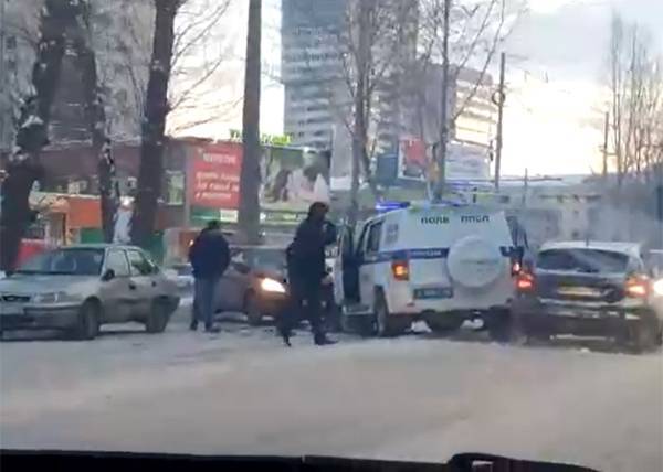 В Екатеринбурге полицейский автомобиль стал участником массового ДТП