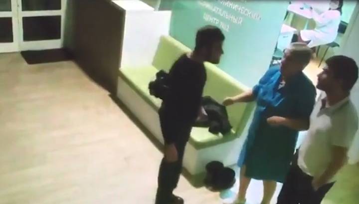 Появилось видео нападения на медиков перинатального центра в Волгограде