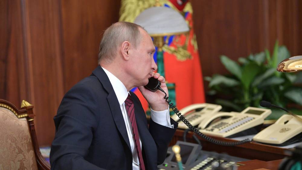 Путин по телефону обсудил ситуацию на мировом рынке нефти с королем Саудовской Аравии