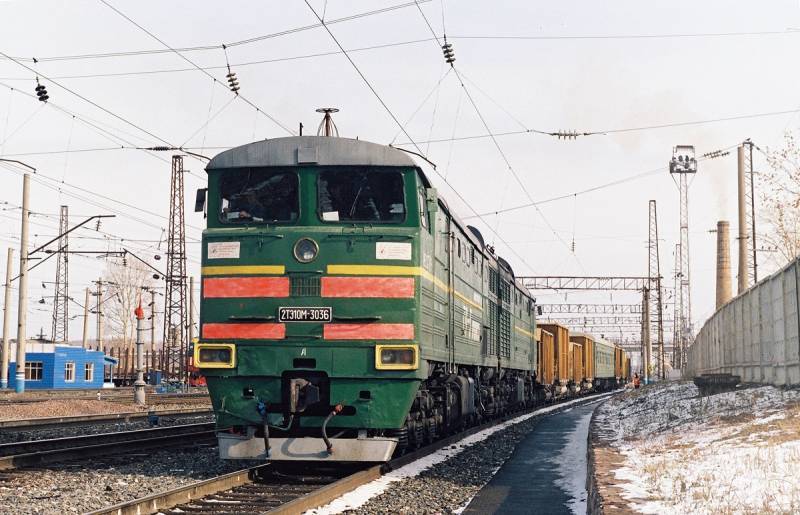 В Кузбассе грузовой поезд сбил мужчину