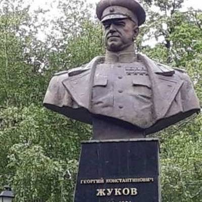 На Украине отказались признать памятником страны бюст Жукова в Харькове