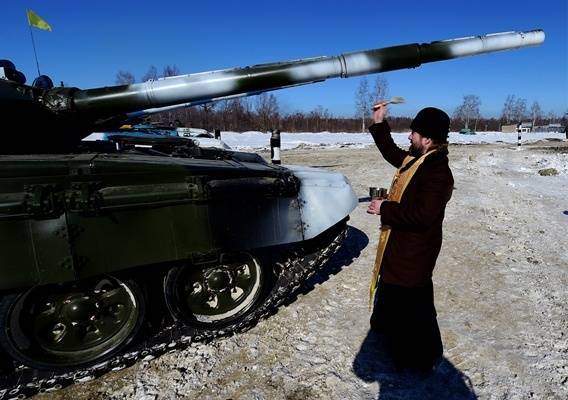 Протоиерей Смирнов заступился за освящение оружия массового поражения: нас спасают только ракеты