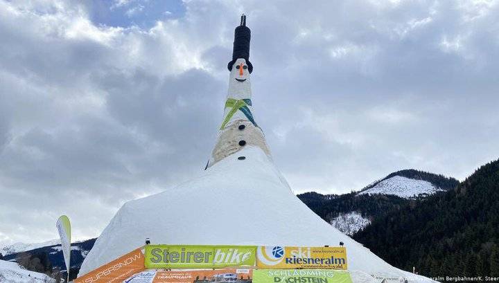 В Австрии слепили самого высокого в мире снеговика за 60 тысяч евро