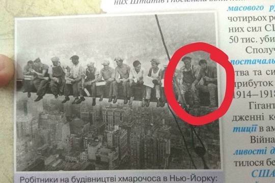 Грустный Киану Ривз оказался в украинском учебнике истории
