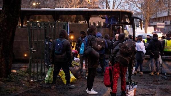 Париж «облегчился»: эвакуирован последний столичный лагерь мигрантов