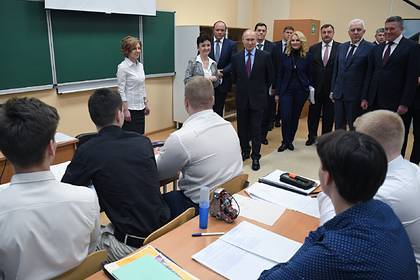 Путин поддержал идею открыть в школах кружки по предпринимательству