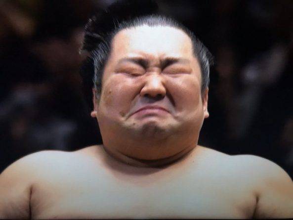 Японский боец сумо выиграл Кубок Императора и расплакался от счастья