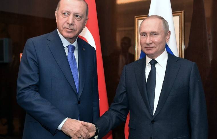 Путин по телефону обсудил с Эрдоганом обстрел турецких войск в Идлибе