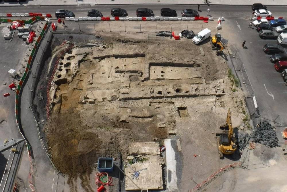 Археологи нашли во Франции 1 000-летнюю королевскую резиденцию