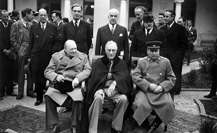 Neue Zürcher Zeitung (Швейцария): Рузвельт, Черчилль и Сталин на пути к биполярному миру