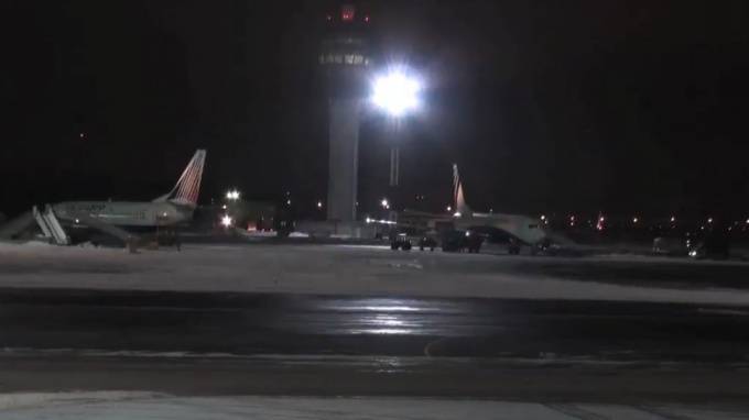 Второй самолет с эвакуированными из Уханя туристами прибыл в Россию