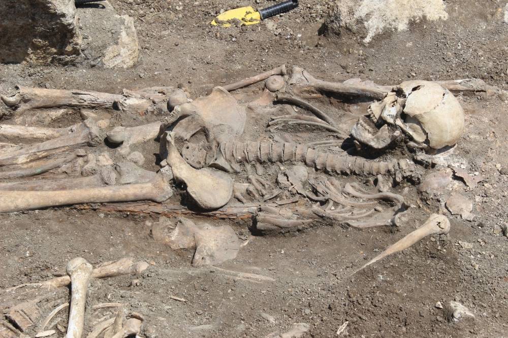 Строители нашли несколько десятков скелетов со связанными руками в Англии