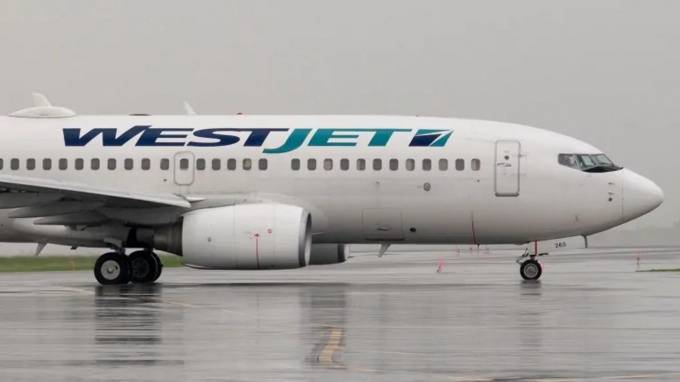 Самолет из Торонто на Ямайку вернулся в Канаду из-за шутки пассажира о коронавирусе