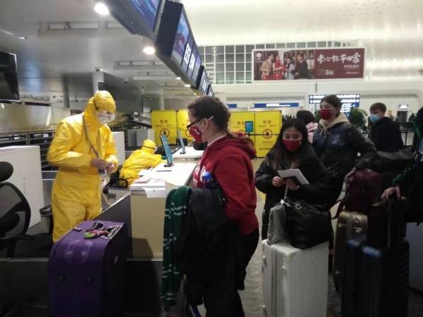Второй самолет ВКС с российскими туристами на борту прибыл из Китая в Тюмень