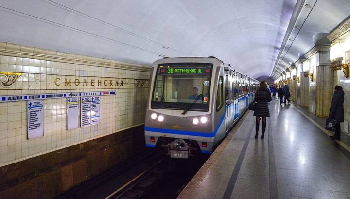 Станция "Смоленская" московского метро закрывается до июня 2021 года