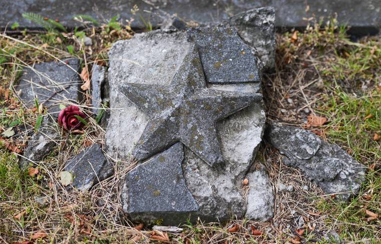 В Польше уничтожено несколько сотен советских памятников