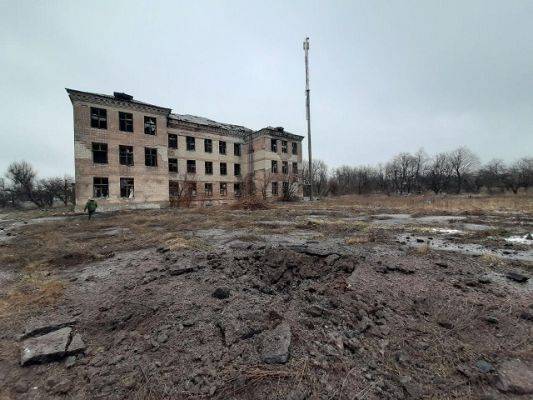 По приказу Кащенко: ВСУ обстреляли школу на окраине Горловки