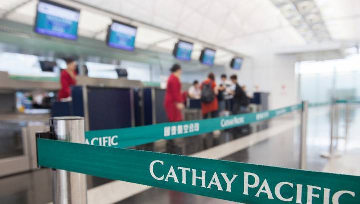 Глава авиакомпании Cathay Pacific призвал 27 тысяч сотрудников уйти в неоплачиваемый отпуск