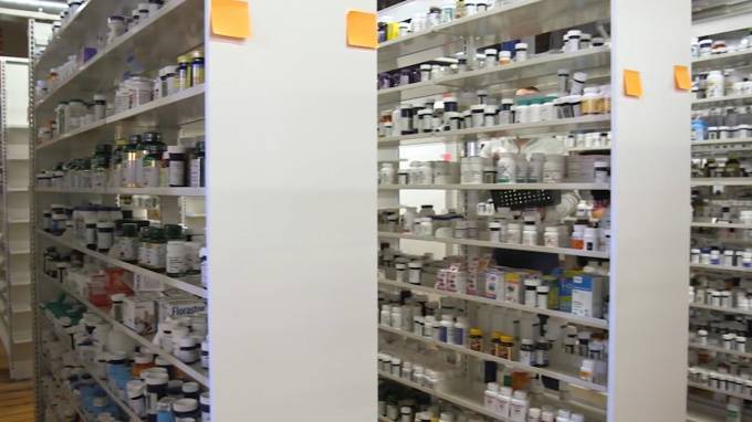 Путин намерен лишать лицензии аптеки, завышающие цены из-за коронавируса
