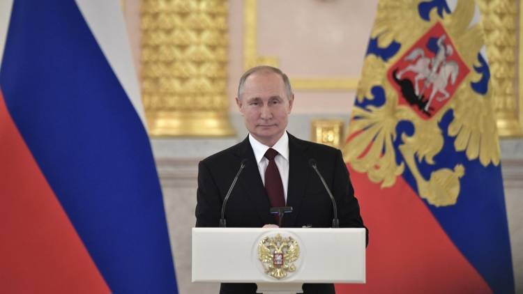 Путин потребовал исключить волокиту в выдаче материнского капитала