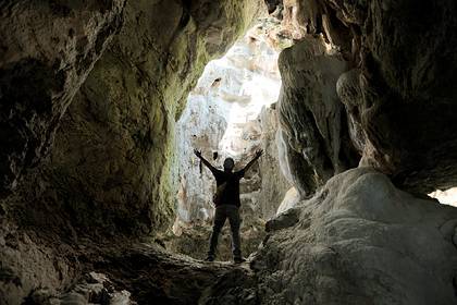 Мужчина десять лет прожил в пещере после смерти родителей