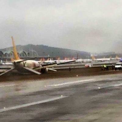 ‏В аэропорту Стамбула самолет выкатился за пределы ВПП и загорелся