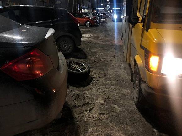 Челябинскому депутату порезали шины и повредили авто после конфликта на парковке