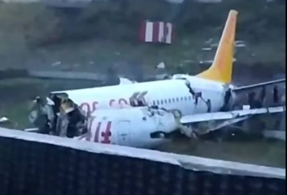 52 человека пострадали при жёсткой посадке Boeing в аэропорту Стамбула