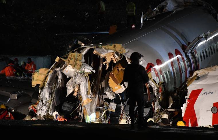 Три человека погибли при жёсткой посадке самолёта в Турции